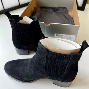 LA CANADIENNE PRINCE Waterproof BLACK Suede Bootie Brand New in Box Size 8.5 M